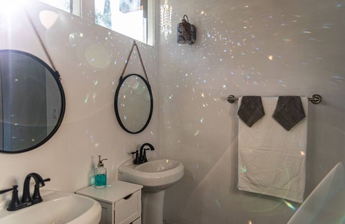 Clear Lake Casa | Clearlake Riviera Hideaway with a relaxing hot tub