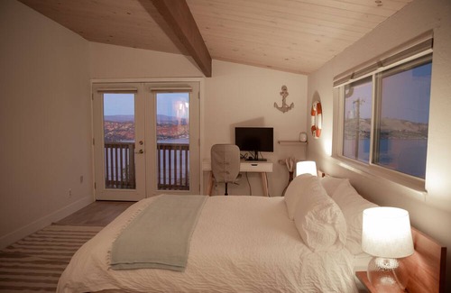 Clear Lake Casa | Clearlake Riviera Hideaway with a relaxing hot tub