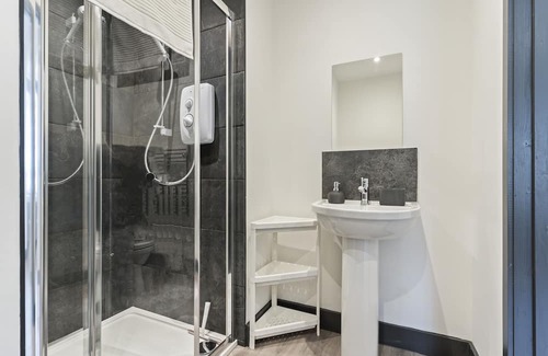 Giltbrook Apartamento | The Green Studio | Free Parking | Long Term Bookings