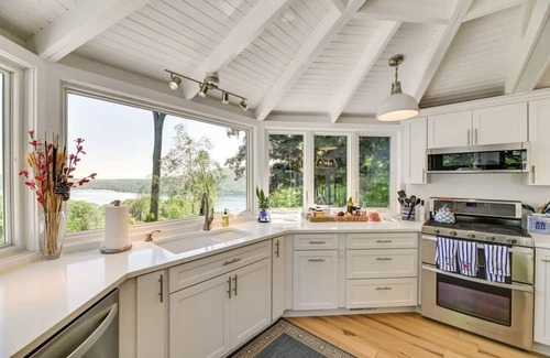 Naples Casa | Happy home vacation rental w/Hot tub and heated pool -Naples, NY