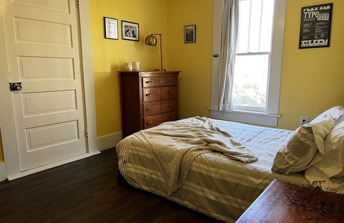 Hattiesburg Cabaña | Bright and cozy space to rest in the heart of Hattiesburg.