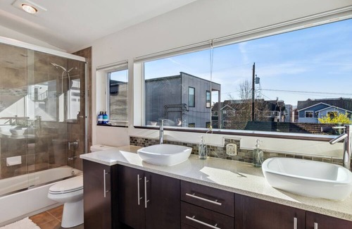 West Woodland Casa | The Growler Garden with Hot Tub