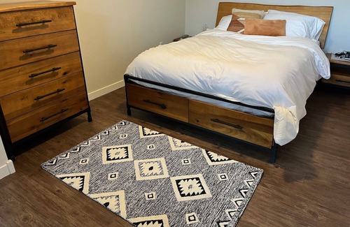 Anaconda Apartamento | Parks Place Flat Wonderful remodeled apartment in downtown Anaconda!