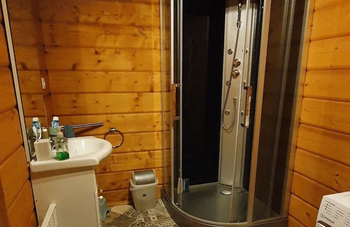 Bias Casa | Chalet 'Village Des Pins D'or' with Shared Pool, Wi-Fi and Air Conditioning