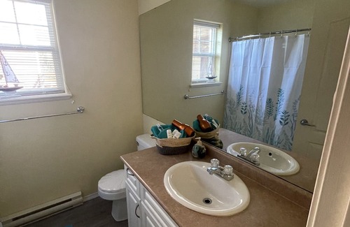 Juan de Fuca Electoral Area Apartamento | Sooke Vacation apartment overlooking the Juan De Fuca Straits, amazing sea views