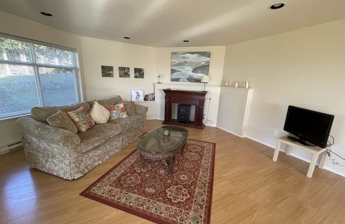 Juan de Fuca Electoral Area Apartamento | Sooke Vacation apartment overlooking the Juan De Fuca Straits, amazing sea views