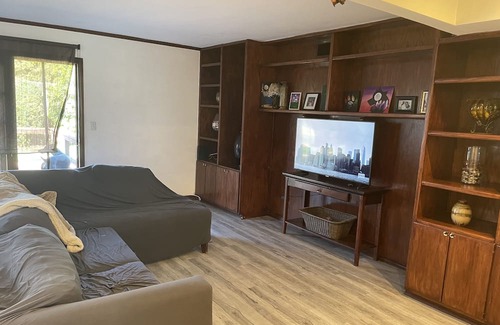 Chatsworth Casa | Cozy house with backyard in suburban neighborhood, central to Valley near 118