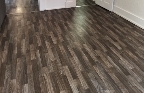 Conneaut Apartamento | Quite residential building with roof access for the eclipse. close to lake Erie