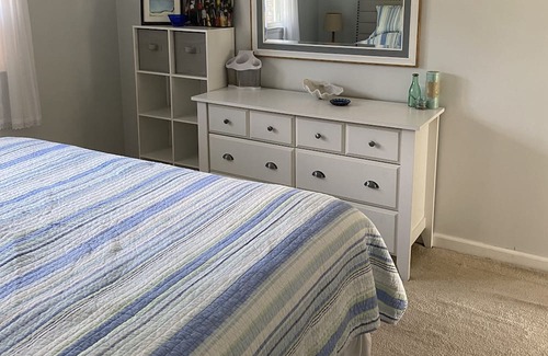 Pittsfield Condominio | Spend the summer on a Berkshires Lake - convenient to everything