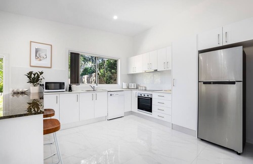 North Curl Curl Cabaña | Seaside Cottage - Relaxing, quiet and private.