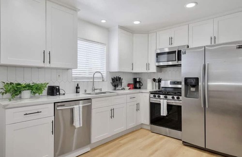 Los Angeles Apartamento | Scandinavian Top Unit Apt! Game Table + Parking