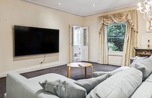 Mount Dandenong Casa | Classic Country Getaway In Mount Dandenong