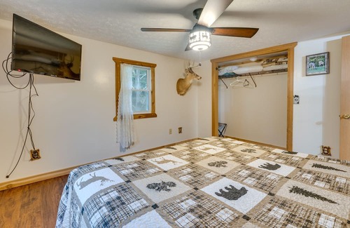 Wellston Cabina | Jackson County Cabin w/ Fire Pits & ATV Trails!