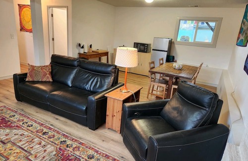 Gresham Apartamento | Cozy 1 bedroom in Gresham close to PDX and Shopping.