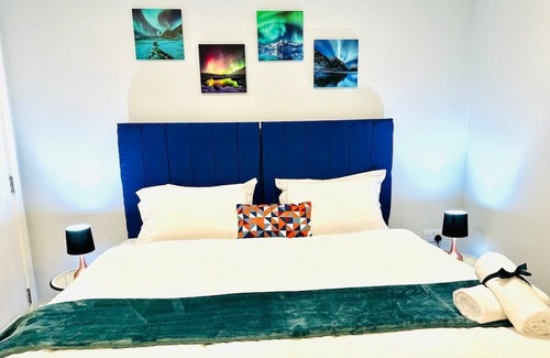 Abbess Roding Casa | The Bishop House for long Stays with Hot tub