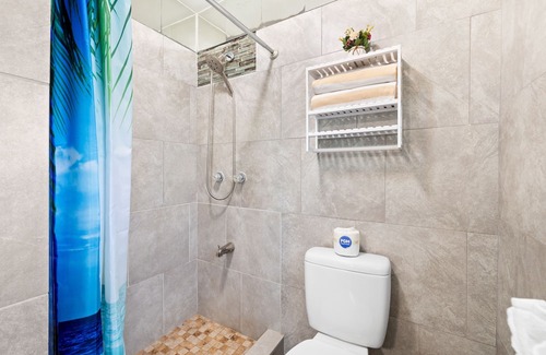 McCully - Moiliili Casa | Cozy 1BR/1BA Hawaiian Hideaway - Ideal for Couples, Near Top Attractions
