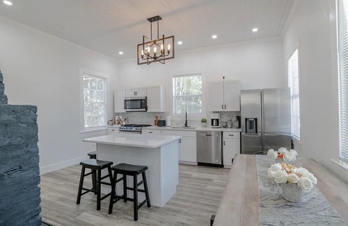 Mobile Casa | Southern Charm on Charles