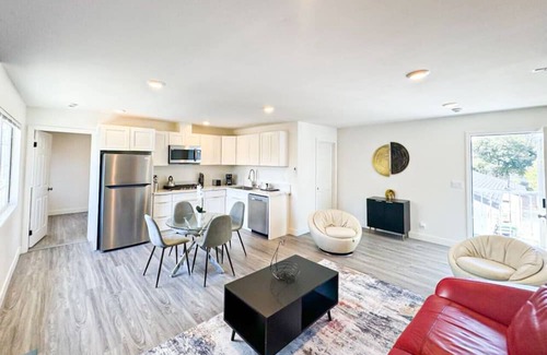 Woodland Hills Casa | Modern Urban Studio In LA - WO3-TOP