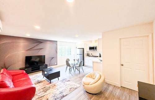 Woodland Hills Casa | Modern Urban Studio In LA - WO3-TOP