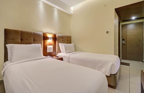 Vijayawada Casa | Townhouse OAK Hotel Park N