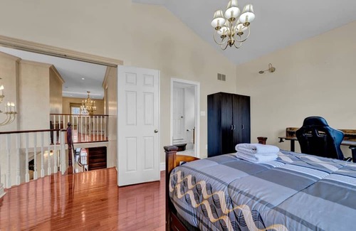 East Credit Casa | Bright & Private Queen Suite with Modern Amenities