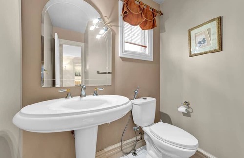 East Credit Casa | Bright & Private Queen Suite with Modern Amenities
