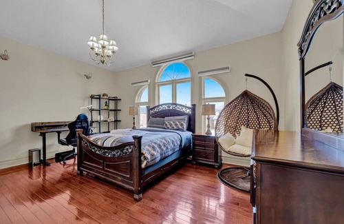 East Credit Casa | Bright & Private Queen Suite with Modern Amenities