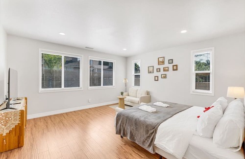 Mira Loma Casa | 4B2.5B/Private Hot tub/Amazing pool/Private garden