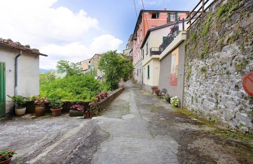 Bracelli Casa | Near the 5Terre, apartment located inside the Palazzo Ravaschieri.