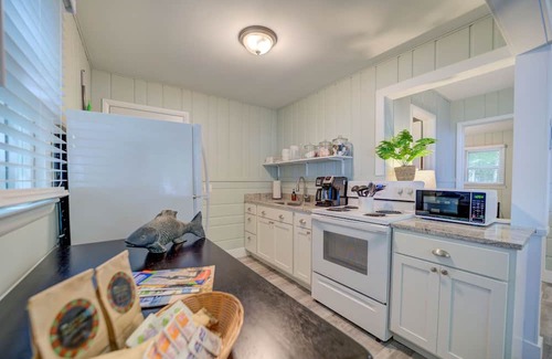 Muskegon Casa | Cottage Retreat Scenic Drive Resort 4