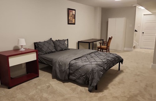 Ottawa Division Casa | New Modern & Classy 4BD/3.5 Bath Townhome|SelfCheck-In+Parking & Kitchen-Kanata