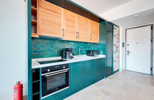 Alacati Apartamento | Vacation flat w pool and balcony, 5 min to beach
