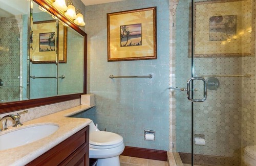 Birch Park Finger Streets Casa | Barefoot to Ocean. Accommodates 6 to 8. Walk to Shopping & Restaurants. Pool