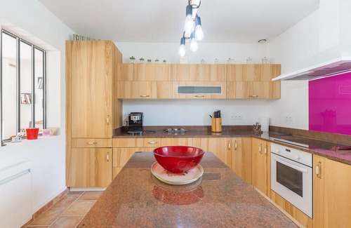Montjustin Casa | La Bergerie Montjustin gîte with view of the hills, private swimming pool