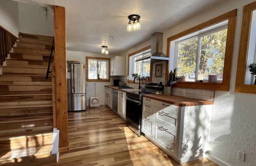 Black Hawk Casa | Cozy Summer Rentals w/ Mountain Views