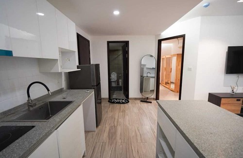 Dangkao Apartamento | Skyline 2 BD Retreat at Phnom Penh w/ Pool & Gym
