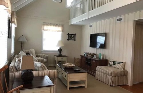 Stone Harbor Cabaña | This home is situated close to the Bird Sanctuary, Clarke's Market and a seafood market and breakfast eatery. Just a quick walk to the beach.
