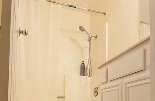 Estates at Canyon Crest Casa | Nice Private Room 2 Riverside