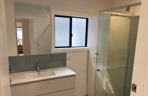 Southern Casa | Beachfront! New ktichen, bathroom & laundry