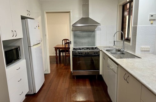 McKellar Casa | Charming 4-Bedroom Retreat with Ensuite Spa and Tranquil Backyard