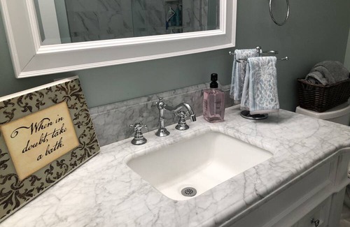 Old Saybrook Casa | KNOLLWOOD BEACH! Old Saybrook, CT - Beautiful 4 bedroom home ,WALKto the beach!