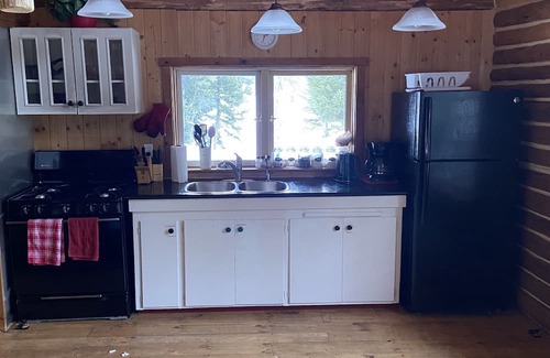 Merritt Cabina | Rustic Small Cabin
