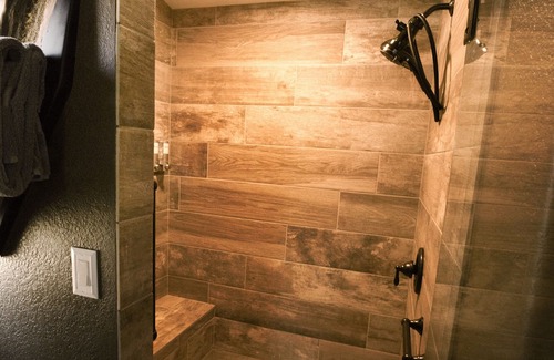 Camp Verde Casa | Camp Verde Retreat Unwind in our warm haven, hot tub under the stars.