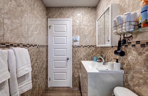 Saint-Leonard Casa | Modern 3 Bedrooms Lacordaire Suite!