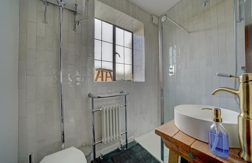 Cleedownton Cabaña | Fairview Cottage - Luxury English Country Cottage with Hot Tub & Pizza Oven