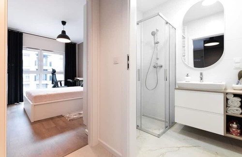 Czyzyny Apartamento | Modern Apartment I Smart TV I Parking I Working Desk