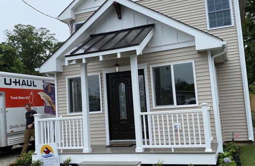 Villas Casa | Lovely Beach house 1.5 blocks from the best sunsets. Family sized amenities.