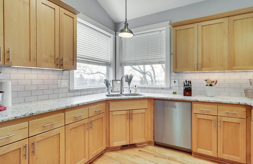 Silverton Casa | Silverton Home w/ View, 2 Mi to Oregon Garden!