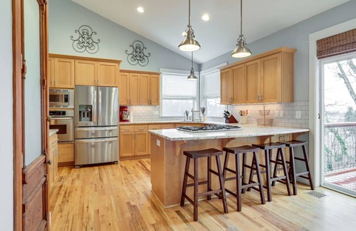 Silverton Casa | Silverton Home w/ View, 2 Mi to Oregon Garden!