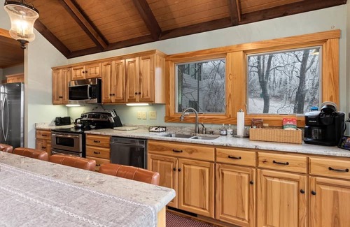 Treeloft Casa | Bear Necessities with Wintergreen Advantage